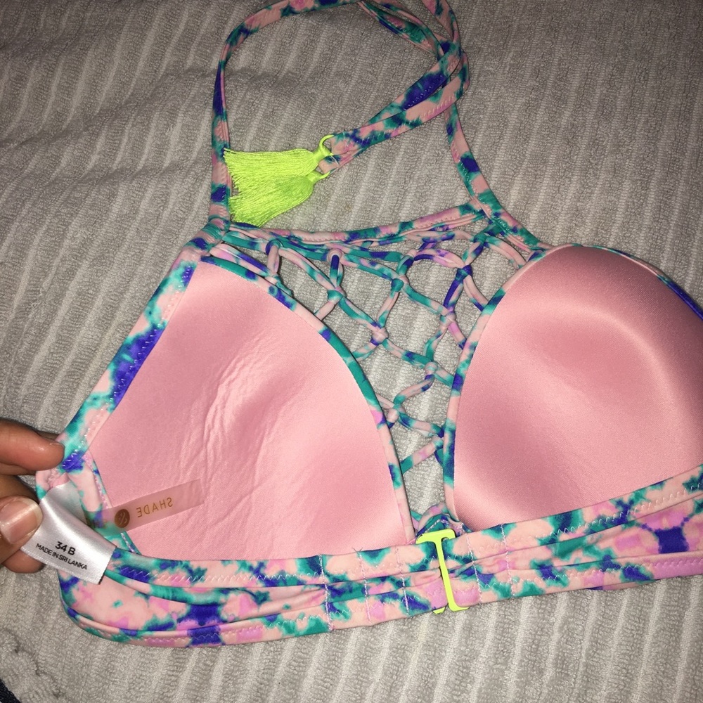Bras - Picture 3 of 4